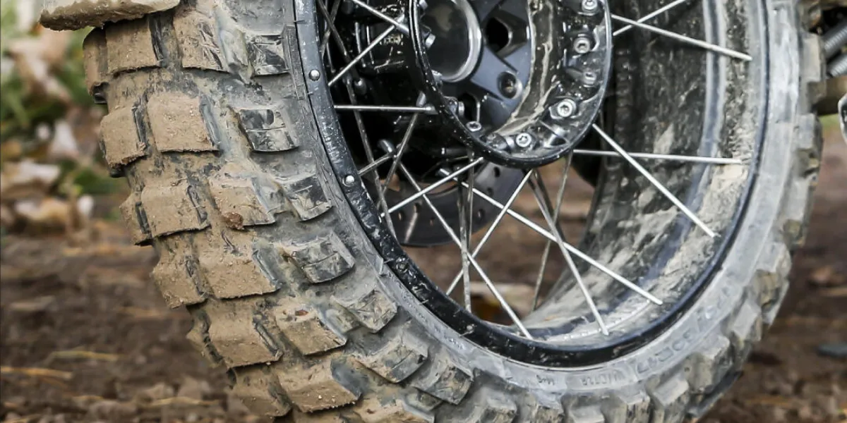 Michelin Anakee Wild vs Anakee Adventure : lequel choisir pour le trail ?