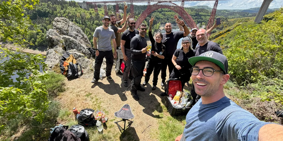 On a testé pour vous : le guide road trip moto Haute-Loire de Greg les Apprentis Voyageurs
