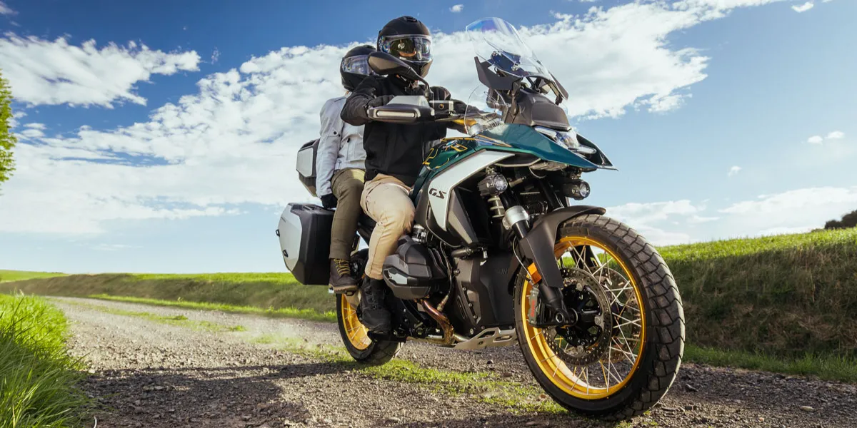 Pression pneus moto trail : le guide complet pour bien rouler en off road