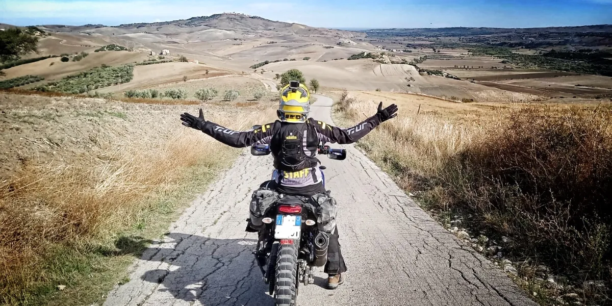 Quel pneu trail moto choisir ? Le guide complet 2026