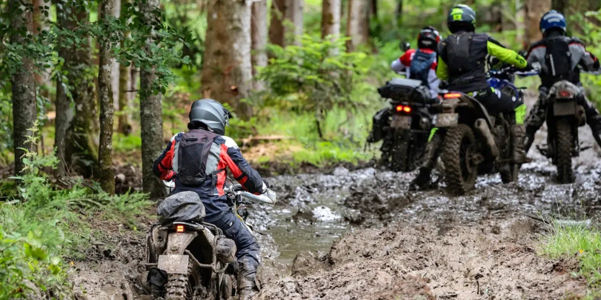 Quel pneu trail moto choisir ? Le guide complet 2026